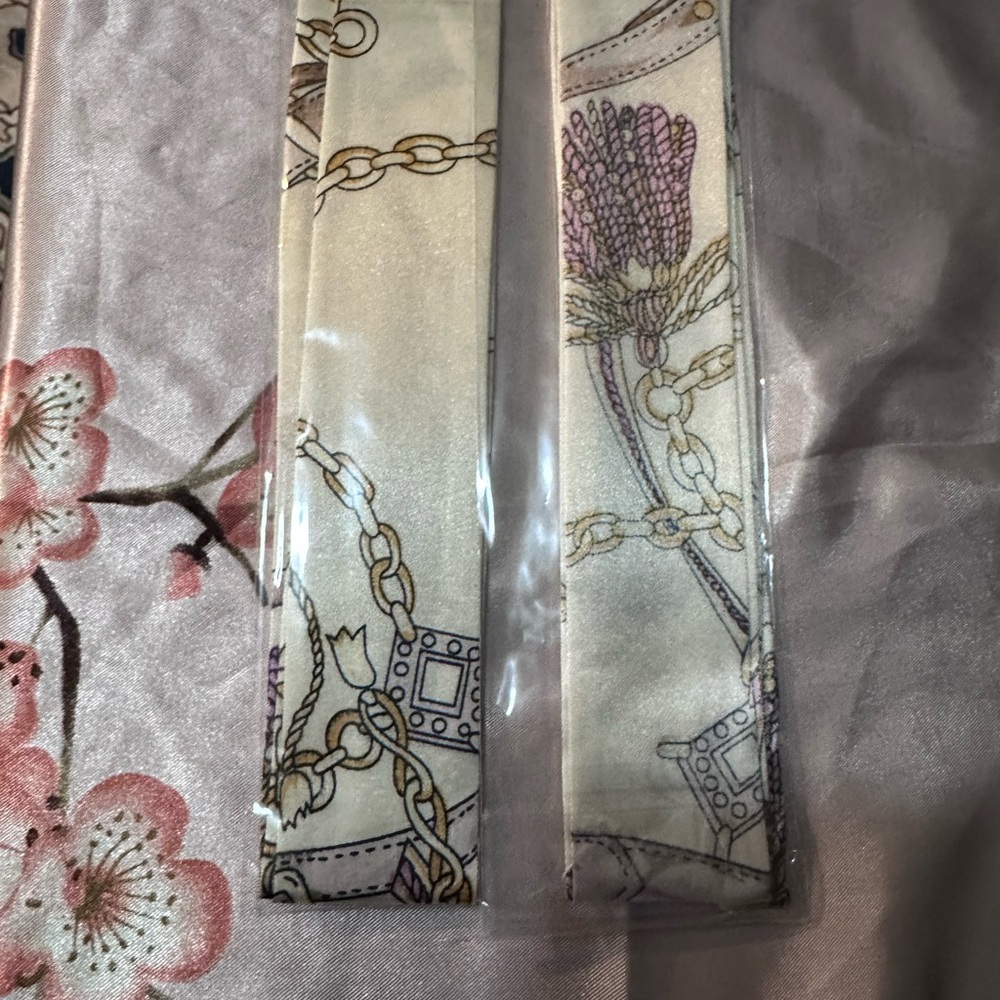 Floral and Chain Patterned twilly Scarf set